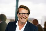 Schiphol OOst 18 juni 2015
Presentatie cast the bodyguard met in de hoofdrollen Romy Monteiro Carolina Dijkhuizen Mark v Eeuwen en Dave Mantel. Albert Verlinde is de producent namens Stage entertainment.
Ze arriveren in het nieuwe prive vliegtuig van John de Mol op schiphol OOst