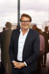 Schiphol OOst 18 juni 2015
Presentatie cast the bodyguard met in de hoofdrollen Romy Monteiro Carolina Dijkhuizen Mark v Eeuwen en Dave Mantel. Albert Verlinde is de producent namens Stage entertainment.
Ze arriveren in het nieuwe prive vliegtuig van John de Mol op schiphol OOst
