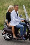Volendam Katwoude 15 augustus 2015
Trouwen Jaap en Jenny Kwakman. Aloys Buijs met vrouw op vespa scooter