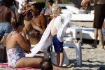 ibiza 28 juli 2015
Estelle Cruijff Joelle Gullit Lilly Becker met zoon Amadues Becker en een zoon uit een eerder huwelijk van Boris op het strand van Talamanca.