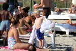 ibiza 28 juli 2015
Estelle Cruijff Joelle Gullit Lilly Becker met zoon Amadues Becker en een zoon uit een eerder huwelijk van Boris op het strand van Talamanca.
