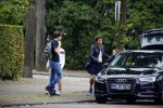 Amsterdam 13 juni 2015
Amanda Beekman haalt haar kinderen op bij ex man Martijn Krabbe.