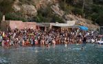 ibiza 2 augustus 2015
Noortje Herlaar met (een) vriend op het meest romantische strandje van ibiza , Beniras. Op Beniras wordt altijd muziek gemaakt tijdens de zonsondergang.