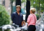Amsterdam 10 augustus 2015
Caroline Tensen luncht met haar zoon Bob Wisse en vertrekt daarna op haar vespa scooter