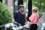 Amsterdam 10 augustus 2015
Caroline Tensen luncht met haar zoon Bob Wisse en vertrekt daarna op haar vespa scooter