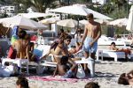 ibiza 28 juli 2015
Estelle Cruijff Joelle Gullit Lilly Becker met zoon Amadues Becker en een zoon uit een eerder huwelijk van Boris op het strand van Talamanca.