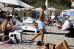 ibiza 28 juli 2015
Estelle Cruijff Joelle Gullit Lilly Becker met zoon Amadues Becker en een zoon uit een eerder huwelijk van Boris op het strand van Talamanca.
