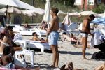 ibiza 28 juli 2015
Estelle Cruijff Joelle Gullit Lilly Becker met zoon Amadues Becker en een zoon uit een eerder huwelijk van Boris op het strand van Talamanca.