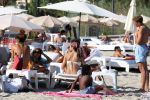 ibiza 28 juli 2015
Estelle Cruijff Joelle Gullit Lilly Becker met zoon Amadues Becker en een zoon uit een eerder huwelijk van Boris op het strand van Talamanca.