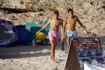 ibiza 5 augustus 2015
Lilly Becker en haar zoon en de zonen van Boris Becker op het strand van Cala Bassa