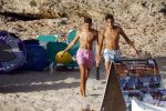ibiza 5 augustus 2015
Lilly Becker en haar zoon en de zonen van Boris Becker op het strand van Cala Bassa