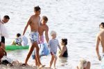 ibiza 5 augustus 2015
Lilly Becker en haar zoon en de zonen van Boris Becker op het strand van Cala Bassa