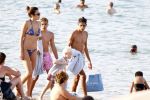 ibiza 5 augustus 2015
Lilly Becker en haar zoon en de zonen van Boris Becker op het strand van Cala Bassa