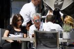 Amsterdam 11 juni 2015
Bram Moszkowicz met zijn vriendin Nienke Hoogervorst op terras in Amsterdam zuid