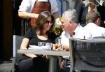 Amsterdam 11 juni 2015
Bram Moszkowicz met zijn vriendin Nienke Hoogervorst op terras in Amsterdam zuid