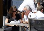 Amsterdam 11 juni 2015
Bram Moszkowicz met zijn vriendin Nienke Hoogervorst op terras in Amsterdam zuid