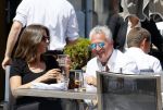 Amsterdam 11 juni 2015
Bram Moszkowicz met zijn vriendin Nienke Hoogervorst op terras in Amsterdam zuid