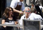 Amsterdam 11 juni 2015
Bram Moszkowicz met zijn vriendin Nienke Hoogervorst op terras in Amsterdam zuid