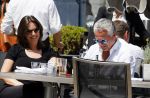 Amsterdam 11 juni 2015
Bram Moszkowicz met zijn vriendin Nienke Hoogervorst op terras in Amsterdam zuid