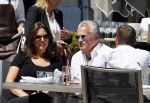 Amsterdam 11 juni 2015
Bram Moszkowicz met zijn vriendin Nienke Hoogervorst op terras in Amsterdam zuid