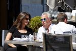 Amsterdam 11 juni 2015
Bram Moszkowicz met zijn vriendin Nienke Hoogervorst op terras in Amsterdam zuid