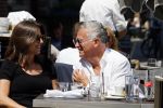 Amsterdam 11 juni 2015
Bram Moszkowicz met zijn vriendin Nienke Hoogervorst op terras in Amsterdam zuid