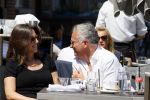 Amsterdam 11 juni 2015
Bram Moszkowicz met zijn vriendin Nienke Hoogervorst op terras in Amsterdam zuid