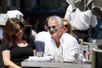Amsterdam 11 juni 2015
Bram Moszkowicz met zijn vriendin Nienke Hoogervorst op terras in Amsterdam zuid