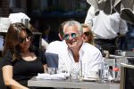 Amsterdam 11 juni 2015
Bram Moszkowicz met zijn vriendin Nienke Hoogervorst op terras in Amsterdam zuid