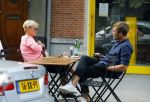Amsterdam 10 augustus 2015
Caroline Tensen luncht met haar zoon Bob Wisse en vertrekt daarna op haar vespa scooter