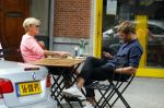Amsterdam 10 augustus 2015
Caroline Tensen luncht met haar zoon Bob Wisse en vertrekt daarna op haar vespa scooter