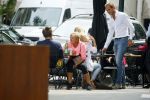Amsterdam 10 augustus 2015
Caroline Tensen luncht met haar zoon Bob Wisse en vertrekt daarna op haar vespa scooter