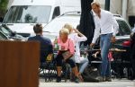 Amsterdam 10 augustus 2015
Caroline Tensen luncht met haar zoon Bob Wisse en vertrekt daarna op haar vespa scooter