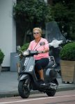 Amsterdam 10 augustus 2015
Caroline Tensen op haar Vespa scooter rijdend door Amsterdam