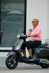 Amsterdam 10 augustus 2015
Caroline Tensen op haar Vespa scooter rijdend door Amsterdam