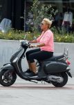 Amsterdam 10 augustus 2015
Caroline Tensen op haar Vespa scooter rijdend door Amsterdam