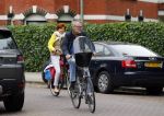 Amsterdam 20 juni 2015  
Chazia Mourali en haar man Mark Schroder op de fiets in amsterdam.