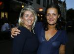 Den Haag 16 juli 2015
Verjaardagsfeestje Frits Huffnagel in Den Haag. Claudia Duinisveld met een vriendin