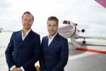 Schiphol OOst 18 juni 2015
Presentatie cast the bodyguard met in de hoofdrollen Romy Monteiro Carolina Dijkhuizen Mark v Eeuwen en Dave Mantel. Albert Verlinde is de producent namens Stage entertainment.
Ze arriveren in het nieuwe prive vliegtuig van John de Mol op schiphol OOst