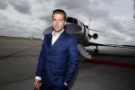 Schiphol OOst 18 juni 2015
Presentatie cast the bodyguard met in de hoofdrollen Romy Monteiro Carolina Dijkhuizen Mark v Eeuwen en Dave Mantel. Albert Verlinde is de producent namens Stage entertainment.
Ze arriveren in het nieuwe prive vliegtuig van John de Mol op schiphol OOst