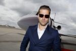 Schiphol OOst 18 juni 2015
Presentatie cast the bodyguard met in de hoofdrollen Romy Monteiro Carolina Dijkhuizen Mark v Eeuwen en Dave Mantel. Albert Verlinde is de producent namens Stage entertainment.
Ze arriveren in het nieuwe prive vliegtuig van John de Mol op schiphol OOst