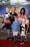 Rotterdam 9 augustus 2015
Edwin Smulders Johnny de Mol en Tomas v d Broek tijdens opnames van het rtl programma Down met Johnny. We gingen naar de premiere naar Wickie de Viking in het nieuwe Luxor. Dirk Kuyt met vrouw Gertrude en hun kinderen