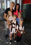 Rotterdam 9 augustus 2015
Edwin Smulders Johnny de Mol en Tomas v d Broek tijdens opnames van het rtl programma Down met Johnny. We gingen naar de premiere naar Wickie de Viking in het nieuwe Luxor. Dirk Kuyt met vrouw Gertrude en hun kinderen