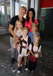 Rotterdam 9 augustus 2015
Edwin Smulders Johnny de Mol en Tomas v d Broek tijdens opnames van het rtl programma Down met Johnny. We gingen naar de premiere naar Wickie de Viking in het nieuwe Luxor. Dirk Kuyt met vrouw Gertrude en hun kinderen