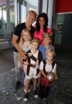Rotterdam 9 augustus 2015
Edwin Smulders Johnny de Mol en Tomas v d Broek tijdens opnames van het rtl programma Down met Johnny. We gingen naar de premiere naar Wickie de Viking in het nieuwe Luxor. Dirk Kuyt met vrouw Gertrude en hun kinderen