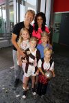 Rotterdam 9 augustus 2015
Edwin Smulders Johnny de Mol en Tomas v d Broek tijdens opnames van het rtl programma Down met Johnny. We gingen naar de premiere naar Wickie de Viking in het nieuwe Luxor. Dirk Kuyt met vrouw Gertrude en hun kinderen