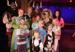 Rotterdam 9 augustus 2015
Edwin Smulders Johnny de Mol en Tomas v d Broek tijdens opnames van het rtl programma Down met Johnny. We gingen naar de premiere naar Wickie de Viking in het nieuwe Luxor. de cast Josje Huisman (Elza Eenoog/ Clodovea)
Remi de Smet (Wickie) 
Marleen van der Loo (Ilva) 
James Cooke (Tjurre) 
Steve Beirnaert (Snorre)
Jeroen Phaff (Vreselijke Sven)
Simon Zwiers (Halvar)
Menno KÃ¶hler (Faxe)
Joris Gootjes (Gorm)
Bas Timmers (Urobe)
Martine de Jager  (Greta)
Christophe Degelin (Piraat)
Remy Vetter (Piraat)
Dirk Kuyt met vrouw en kinderen