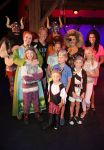 Rotterdam 9 augustus 2015
Edwin Smulders Johnny de Mol en Tomas v d Broek tijdens opnames van het rtl programma Down met Johnny. We gingen naar de premiere naar Wickie de Viking in het nieuwe Luxor. de cast Josje Huisman (Elza Eenoog/ Clodovea)
Remi de Smet (Wickie) 
Marleen van der Loo (Ilva) 
James Cooke (Tjurre) 
Steve Beirnaert (Snorre)
Jeroen Phaff (Vreselijke Sven)
Simon Zwiers (Halvar)
Menno KÃ¶hler (Faxe)
Joris Gootjes (Gorm)
Bas Timmers (Urobe)
Martine de Jager  (Greta)
Christophe Degelin (Piraat)
Remy Vetter (Piraat)
Dirk Kuyt met vrouw en kinderen
