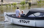 Amsterdam 1 juli 2015
Dirk en Suus Zeelenberg varen met hun sloep (boot) over de amsterdamse grachten