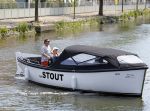 Amsterdam 1 juli 2015
Dirk en Suus Zeelenberg varen met hun sloep (boot) over de amsterdamse grachten